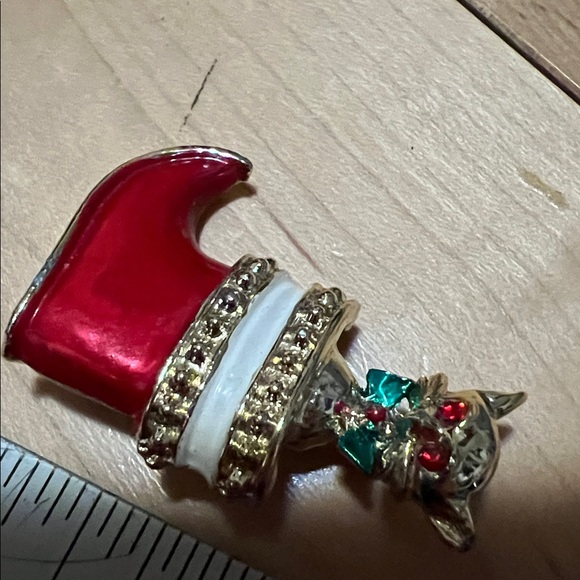 Vintage Festive Red Boot Cat Brooch with Rhinestones - Picture 8 of 9